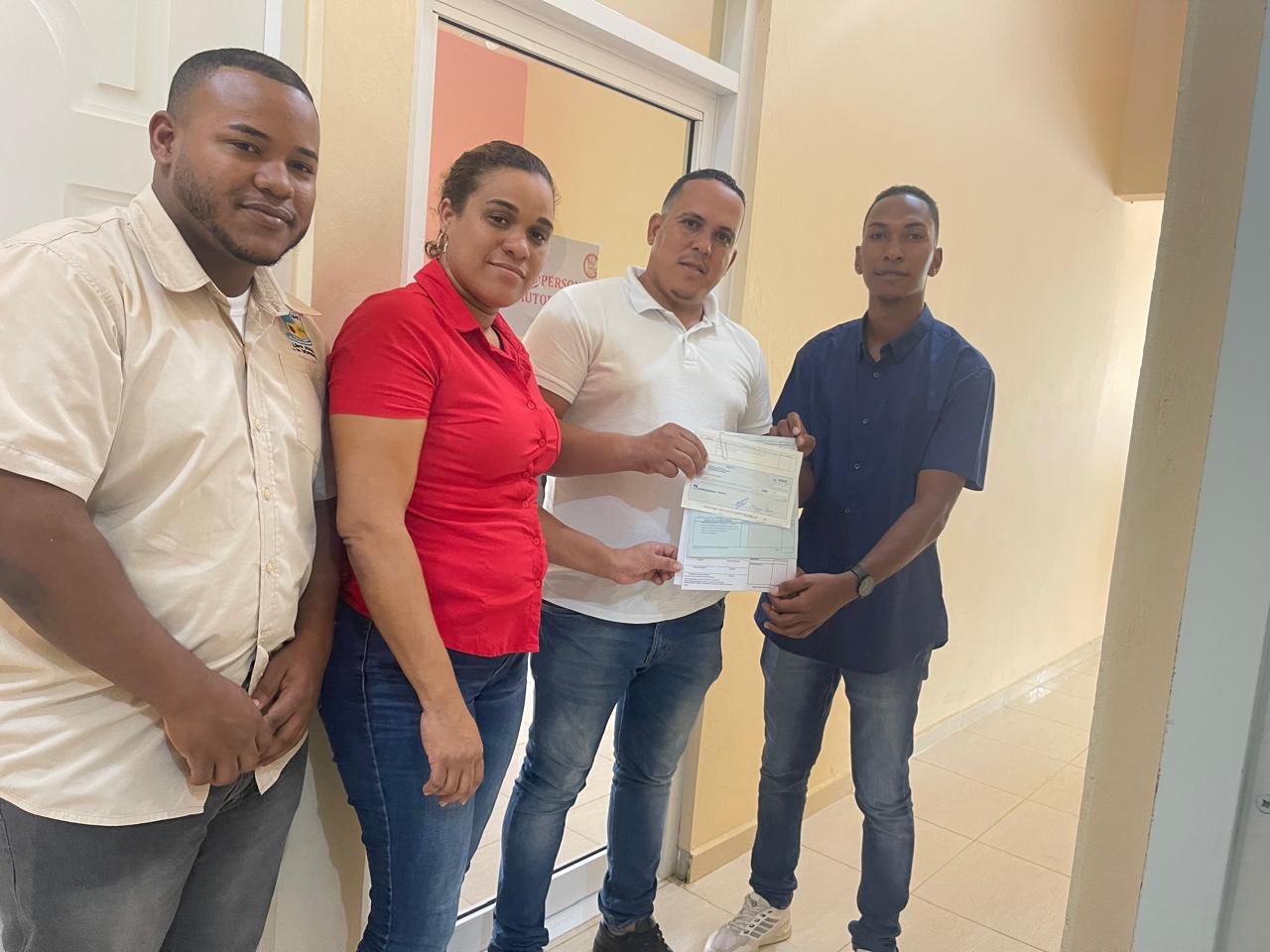 Hoy se realizó la entrega del 20 % de los recursos para la obra de construcción de aceras, contenes, badenes y canaletas